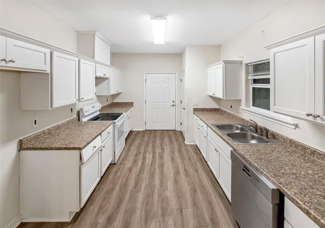 Photo 4 of Single family home for sale at 303 S 4th Street, Alvin, TX 77511 | MLS# 68498253 | Listing updated on 2026-08-22