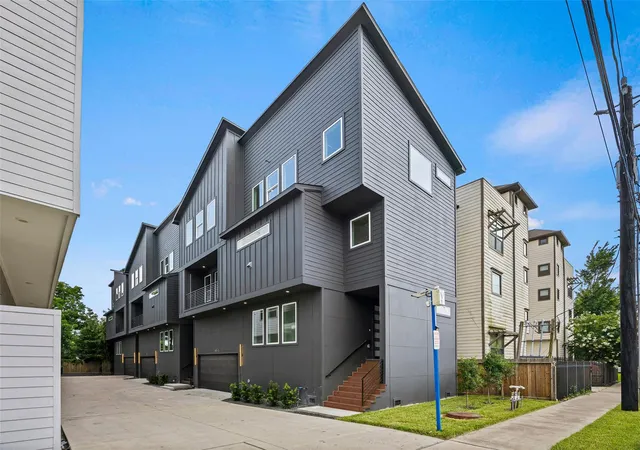 Photo 2 of Sale Pending at 1424 W 23rd Street #C, Houston, TX 77008 | MLS# 15329504 | Listing updated on 2026-08-29