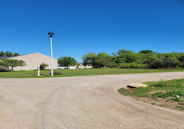 2nd image of 106 Capetown Wy, Conroe, TX 77356 | MLS# 61493567