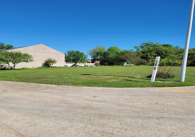 Photo 3 of Land for sale at 106 Capetown Wy, Conroe, TX 77356 | MLS# 61493567 | Listing updated on 2026-10-07