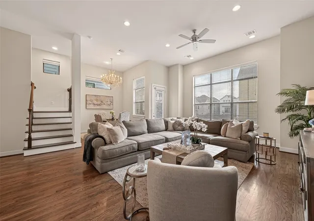 Photo 3 of Townhouse for sale at 1512 Beall St, Houston, TX 77008 | MLS# 27023119 | Listing updated on 2026-09-13