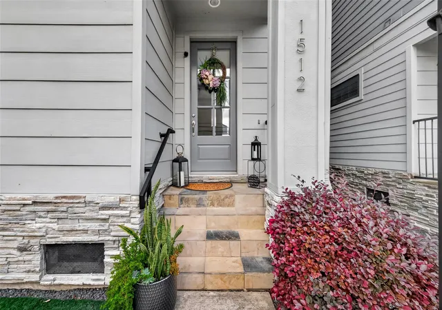 Photo 4 of Townhouse for sale at 1512 Beall St, Houston, TX 77008 | MLS# 27023119 | Listing updated on 2026-09-13