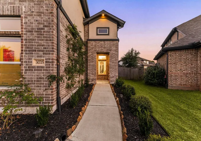 5th image of 30715 Parkside Passage Dr, Fulshear, TX 77441 | MLS# 8416060