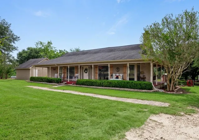 2nd image of 3722 W Hilltop Dr, Chappell Hill, TX 77426 | MLS# 51732168