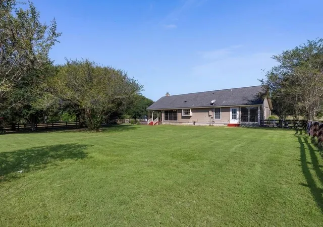 Photo 3 of Single family home for sale at 3722 W Hilltop Dr, Chappell Hill, TX 77426 | MLS# 51732168 | Listing updated on 2026-09-04