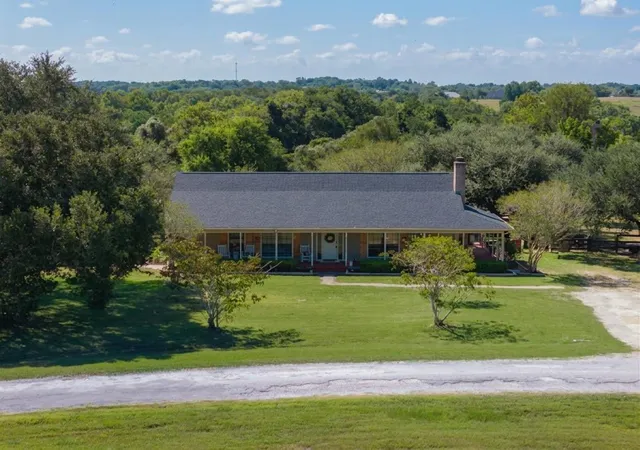 Photo 3 of Single family home for sale at 3722 W Hilltop Dr, Chappell Hill, TX 77426 | MLS# 51732168 | Listing updated on 2026-09-26