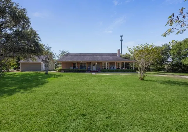 Photo 4 of Single family home for sale at 3722 W Hilltop Dr, Chappell Hill, TX 77426 | MLS# 51732168 | Listing updated on 2026-09-26