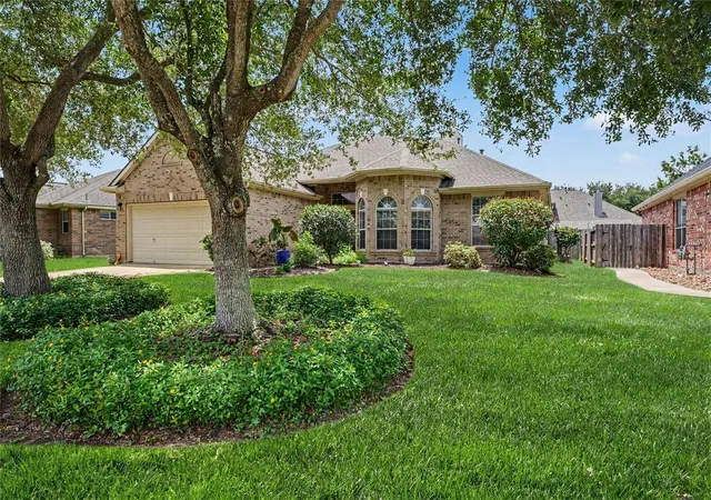 Photo 2 of Single family home for sale at 2129 Brittany Colony Dr, League City, TX 77573 | MLS# 11494946 | Listing updated on 2026-09-16