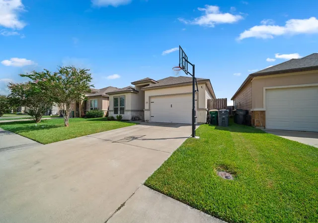 Photo 2 of Single family home for sale at 121 Alydar Dr, Victoria, TX 77901 | MLS# 65711207 | Listing updated on 2026-08-22