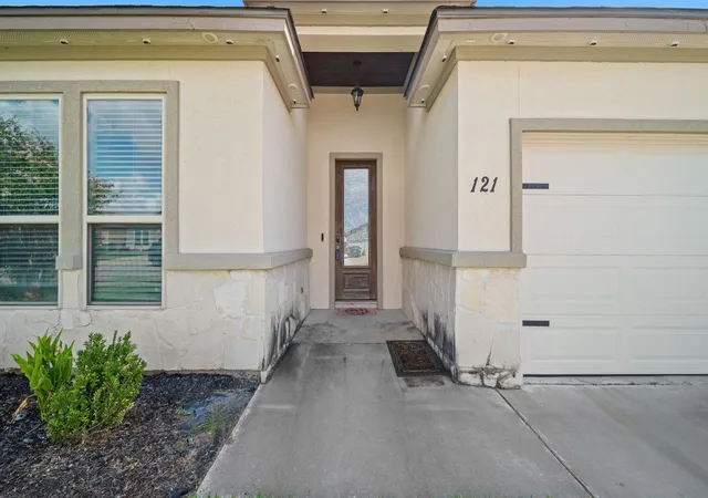 Photo 3 of Single family home for sale at 121 Alydar Dr, Victoria, TX 77901 | MLS# 65711207 | Listing updated on 2026-08-22