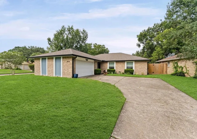 3rd image of 2634 Plymouth Rock Dr, Webster, TX 77598 | MLS# 70501960