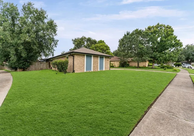 4th image of 2634 Plymouth Rock Dr, Webster, TX 77598 | MLS# 70501960