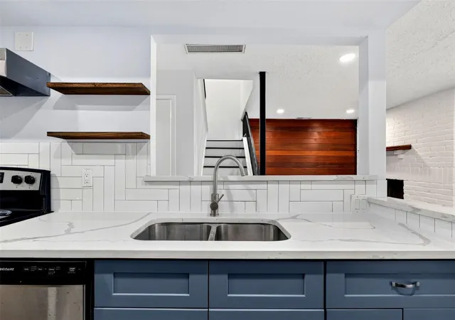 Photo 3 of Townhouse for sale at 6355 S Briar Byp Dr, Houston, TX 77072 | MLS# 92311211 | Listing updated on 2026-08-16