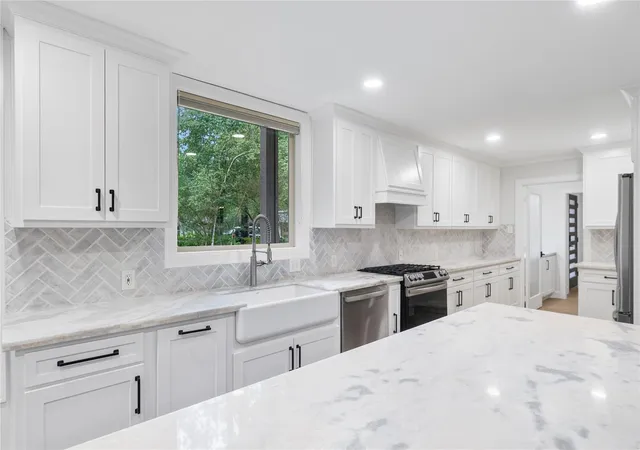 Photo 4 of Single family home for sale at 12506 Winding Brk Ln, Houston, TX 77024 | MLS# 26908635 | Listing updated on 2026-08-21
