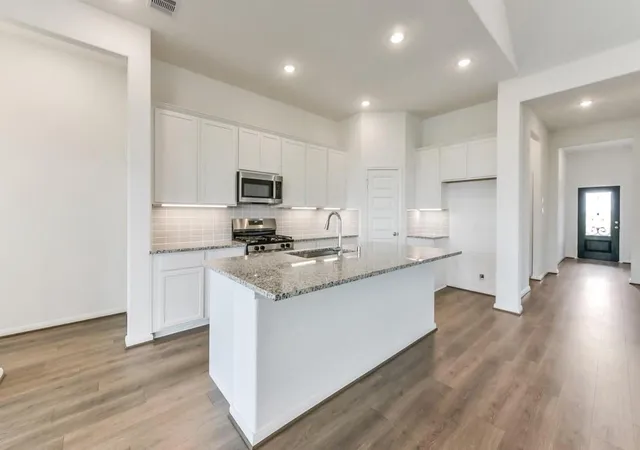 Photo 3 of Single family home for sale at 1092 Birds Landing Dr, Magnolia, TX 77355 | MLS# 43941043 | Listing updated on 2026-08-28