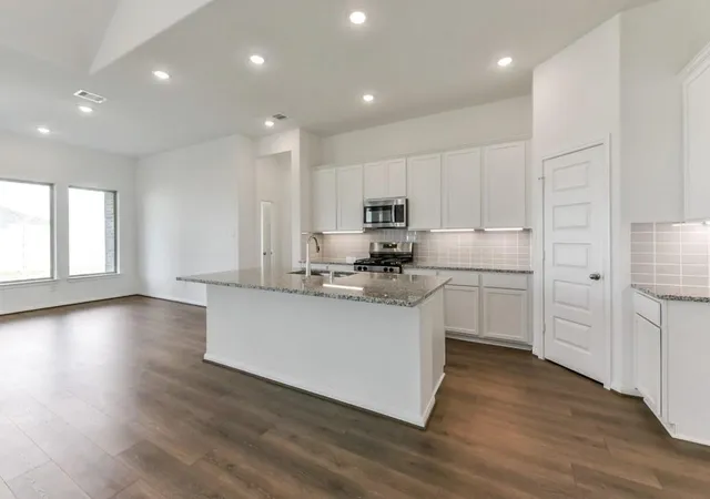 Photo 4 of Single family home for sale at 1092 Birds Landing Dr, Magnolia, TX 77355 | MLS# 43941043 | Listing updated on 2026-08-28