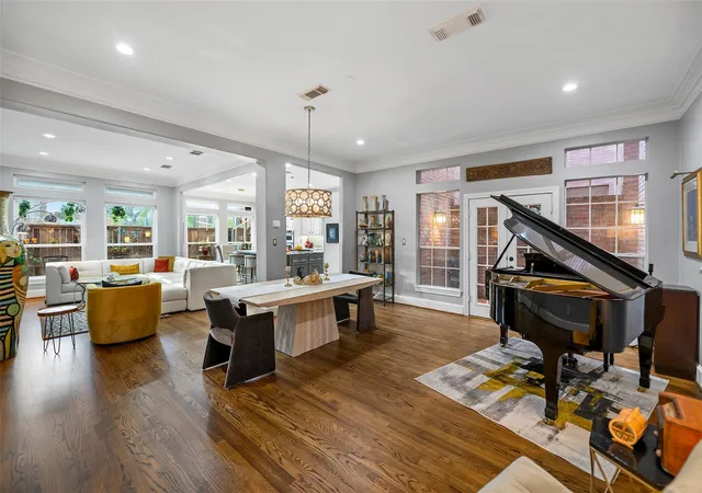 1st image of 26 Stalynn Ln, Houston, TX 77027 | MLS# 96746083