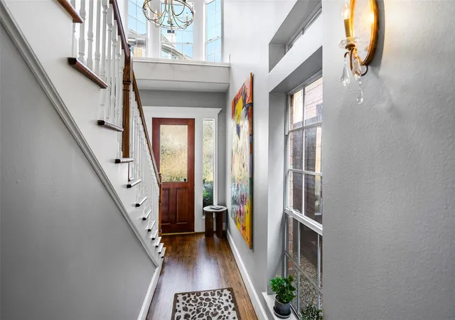 Photo 4 of Townhouse for sale at 26 Stalynn Ln, Houston, TX 77027 | MLS# 96746083 | Listing updated on 2026-09-13
