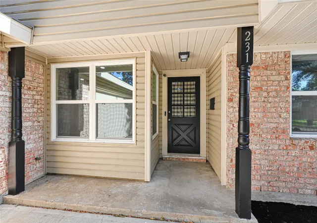 Photo 3 of Sale Pending at 231 Ravenhead Dr, Houston, TX 77034 | MLS# 43894658 | Listing updated on 2026-09-15