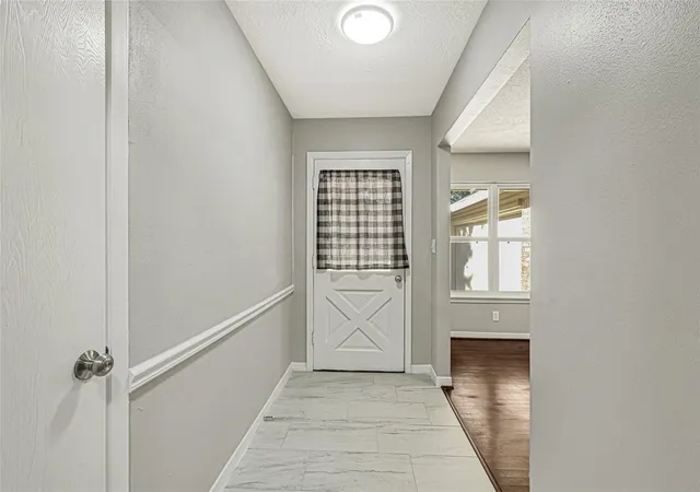 Photo 3 of Sale Pending at 231 Ravenhead Dr, Houston, TX 77034 | MLS# 43894658 | Listing updated on 2026-09-15