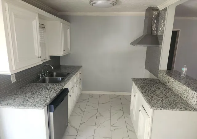 Photo 3 of Sale Pending at 8159 Redfern Dr, Houston, TX 77033 | MLS# 77436845 | Listing updated on 2026-09-24