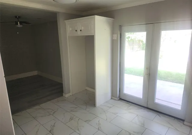 Photo 4 of Sale Pending at 8159 Redfern Dr, Houston, TX 77033 | MLS# 77436845 | Listing updated on 2026-09-24