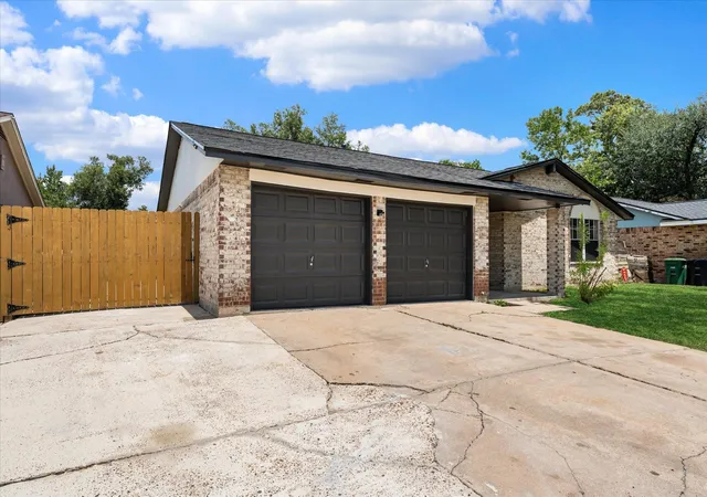 2nd image of 12119 Crystalwood Dr, Houston, TX 77013 | MLS# 74555023