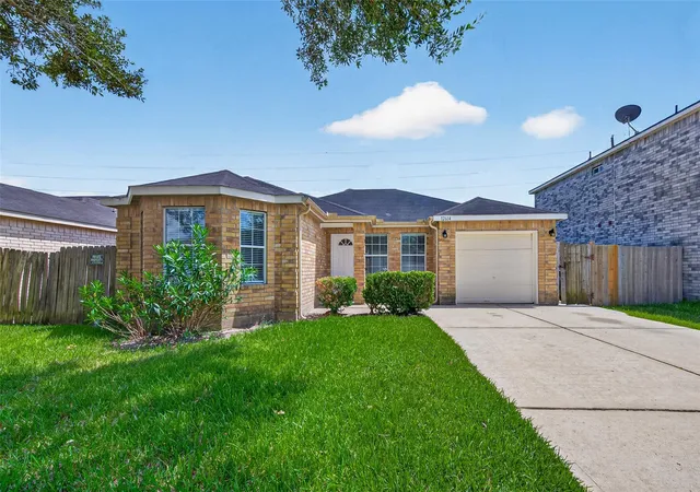 1st image of 12614 Rio Bravo St, Rosharon, TX 77583 | MLS# 28160419