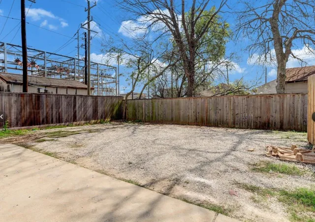 Photo 3 of Land for sale at 610 Cage St, Houston, TX 77020 | MLS# 4325939 | Listing updated on 2026-08-21