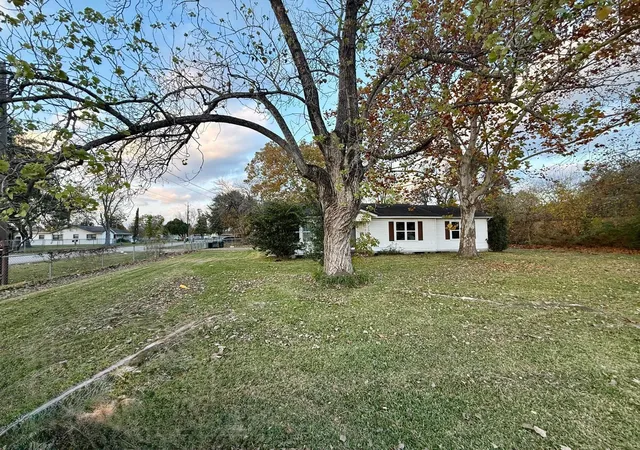 Photo 4 of Single family home for sale at 700 E Wallisville Rd, Highlands, TX 77562 | MLS# 52421752 | Listing updated on 2026-10-06