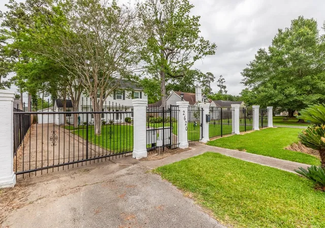 2nd image of 2620 Gladys Ave, Beaumont, TX 77702 | MLS# 66669005