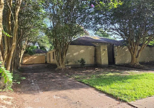 3rd image of 16379 Havenpark Dr, Houston, TX 77059 | MLS# 49654513