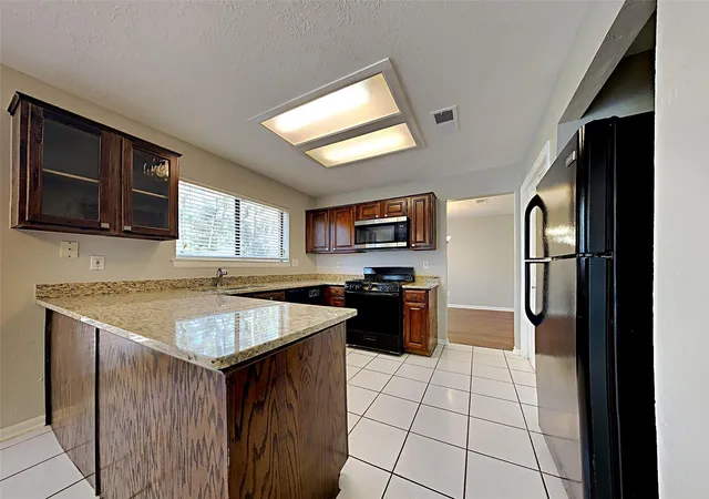 2nd image of 158 E Pathfinders Cir, The Woodlands, TX 77381 | MLS# 92077872