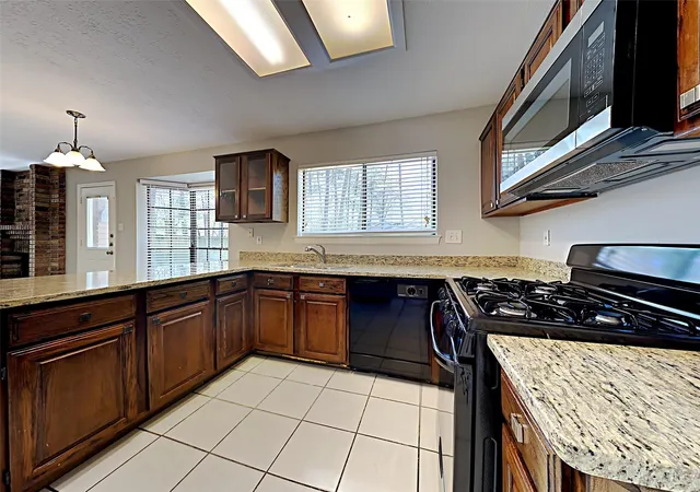 3rd image of 158 E Pathfinders Cir, The Woodlands, TX 77381 | MLS# 92077872