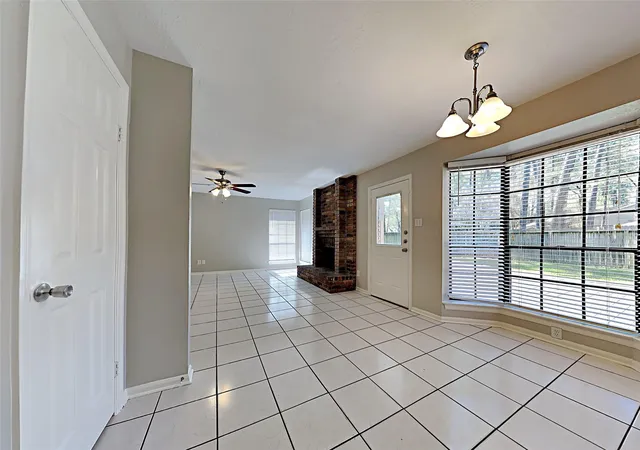 4th image of 158 E Pathfinders Cir, The Woodlands, TX 77381 | MLS# 92077872