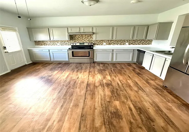 Photo 4 of Townhouse for sale at 16747 Libson Fls Dr, Houston, TX 77095 | MLS# 17029234 | Listing updated on 2026-09-09