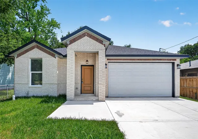 Photo 1 of Single family home for sale at 130 E Melville Dr, Crosby, TX 77532 | MLS# 80798626 | Listing updated on 2026-08-24