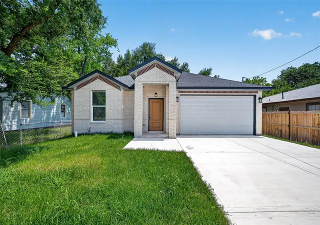 Photo 2 of Single family home for sale at 130 E Melville Dr, Crosby, TX 77532 | MLS# 80798626 | Listing updated on 2026-08-24