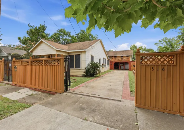 1st image of 516 Everton St, Houston, TX 77003 | MLS# 93591641