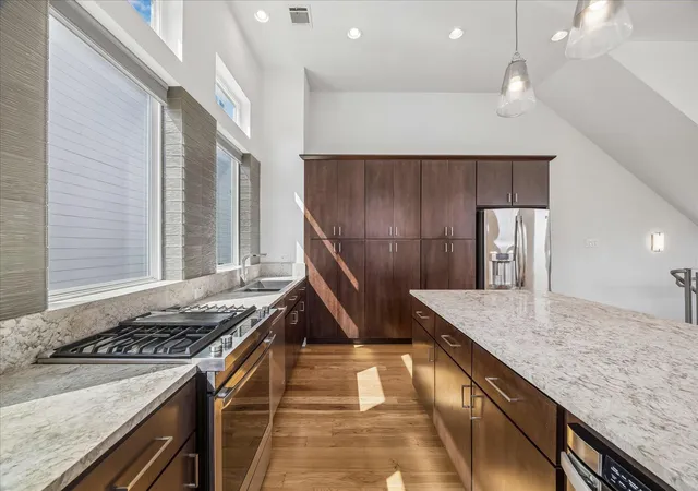 Photo 3 of Sale Pending at 408 Ennis St, Houston, TX 77003 | MLS# 17171097 | Listing updated on 2026-09-17