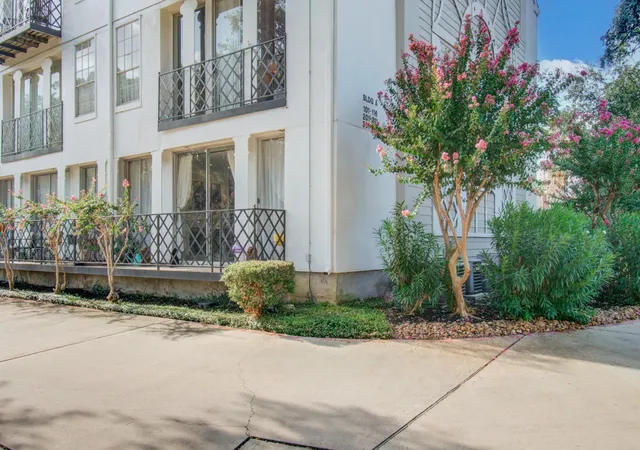 4th image of 2333 Bering Dr #116, Houston, TX 77057 | MLS# 11726536