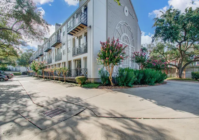 5th image of 2333 Bering Dr #116, Houston, TX 77057 | MLS# 11726536