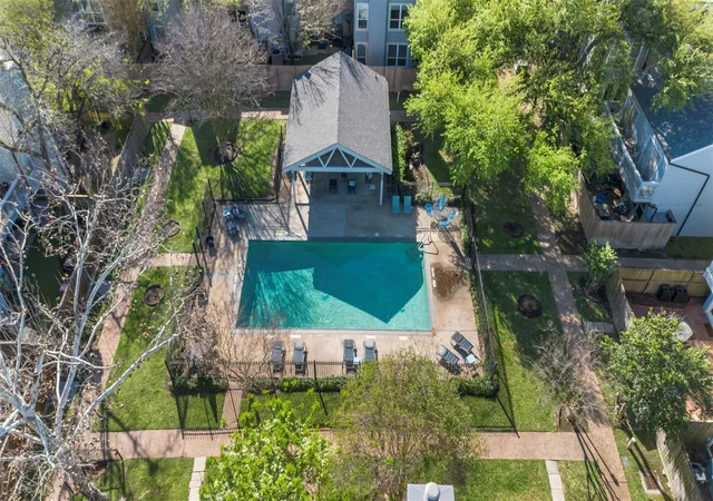 Photo 3 of Townhouse for sale at 772 Worthshire St #3, Houston, TX 77008 | MLS# 42602455 | Listing updated on 2026-09-11