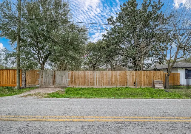 Photo 1 of Land for sale at 5206 Denmark St, Houston, TX 77016 | MLS# 93836468 | Listing updated on 2026-08-25