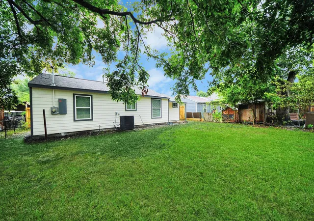3rd image of 10521 Chesterfield Dr, Houston, TX 77051 | MLS# 83116003
