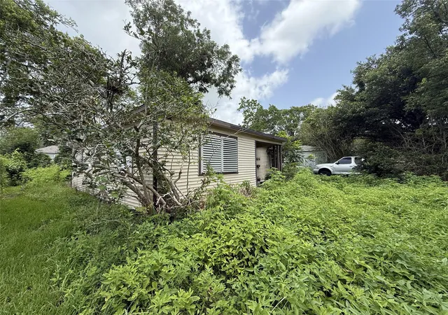 3rd image of 6806 E Bayou Dr, Hitchcock, TX 77563 | MLS# 6348722