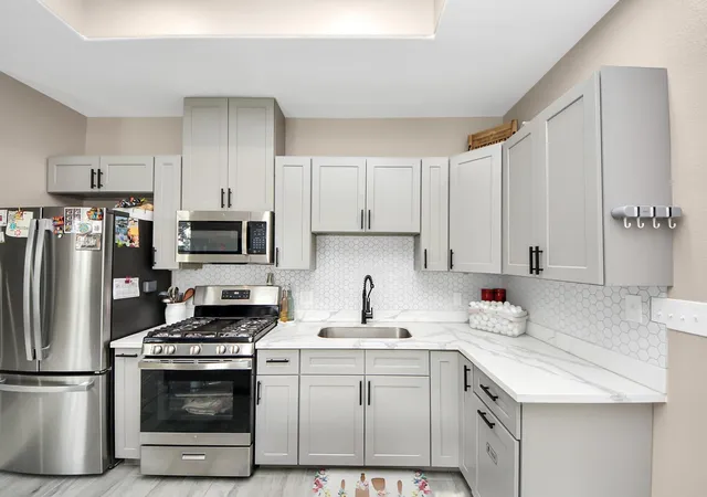 2nd image of 6543 Crestford Ln, Pasadena, TX 77505 | MLS# 98983335