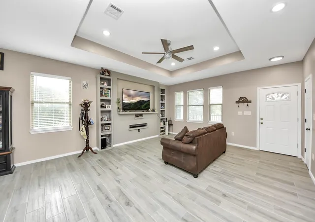 3rd image of 6543 Crestford Ln, Pasadena, TX 77505 | MLS# 98983335