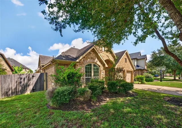 3rd image of 6302 Falling Briar Ln, Sugar Land, TX 77479 | MLS# 79035466