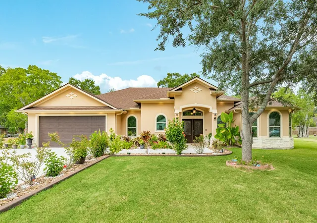 Photo 1 of Single family home for sale at 309 Hickman Ln, Angleton, TX 77515 | MLS# 62273928 | Listing updated on 2026-09-19